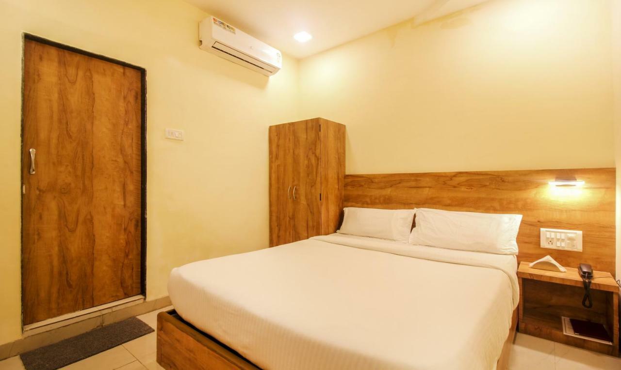 מומביי Tiba Hotel מראה חיצוני תמונה
