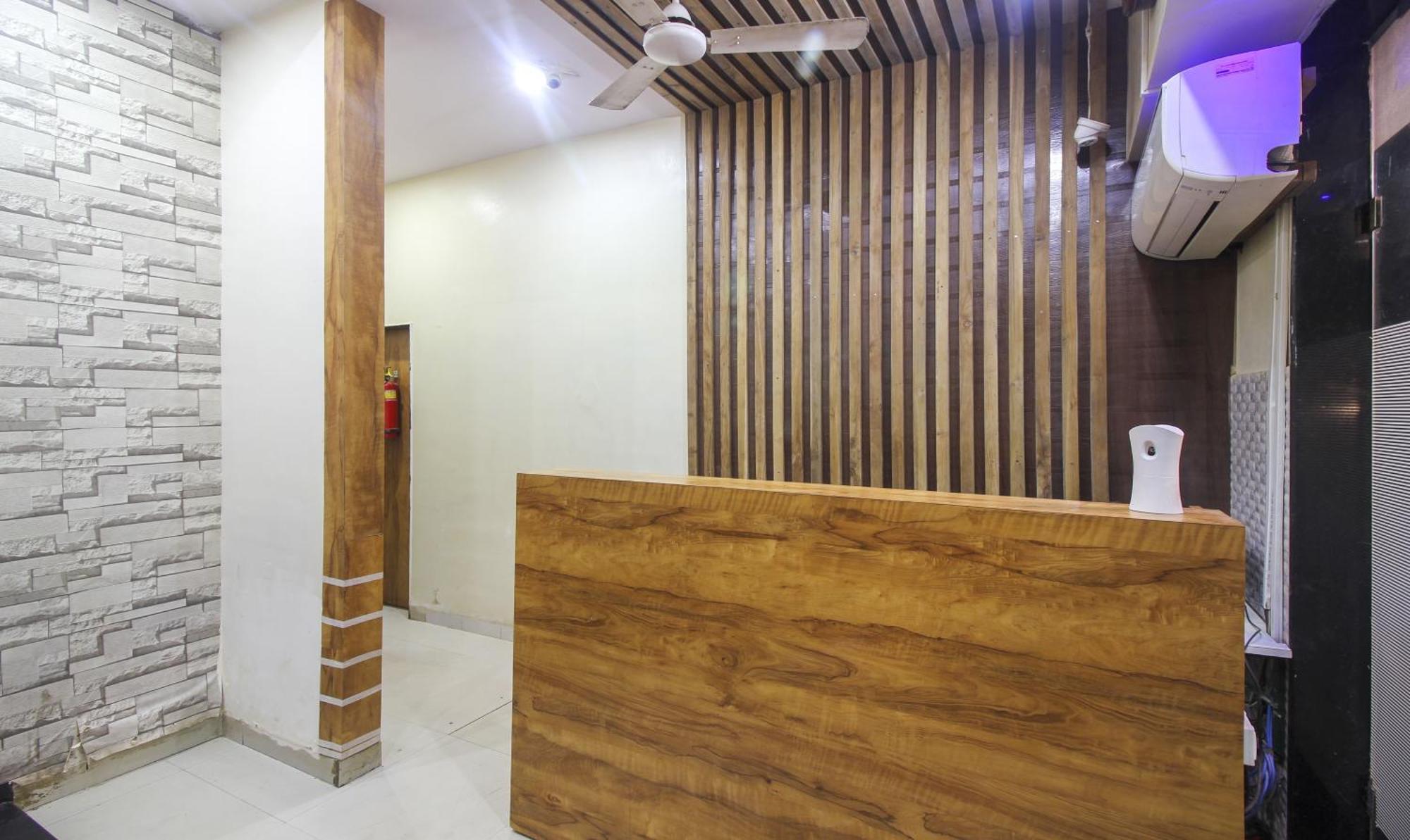 מומביי Tiba Hotel מראה חיצוני תמונה