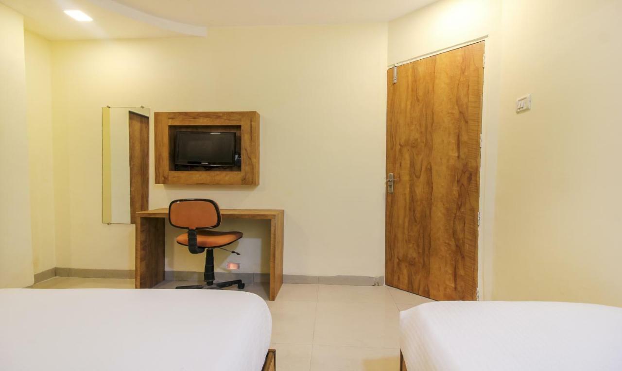 מומביי Tiba Hotel מראה חיצוני תמונה