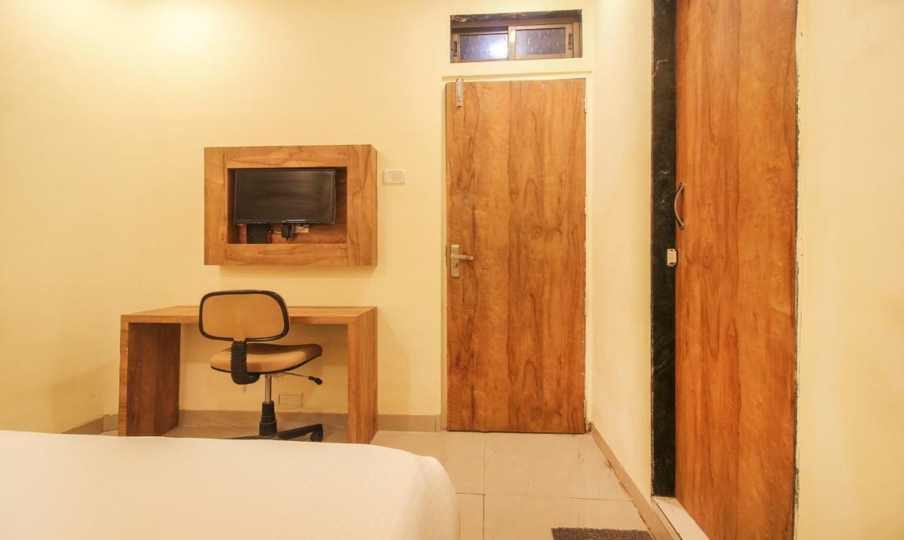 מומביי Tiba Hotel מראה חיצוני תמונה