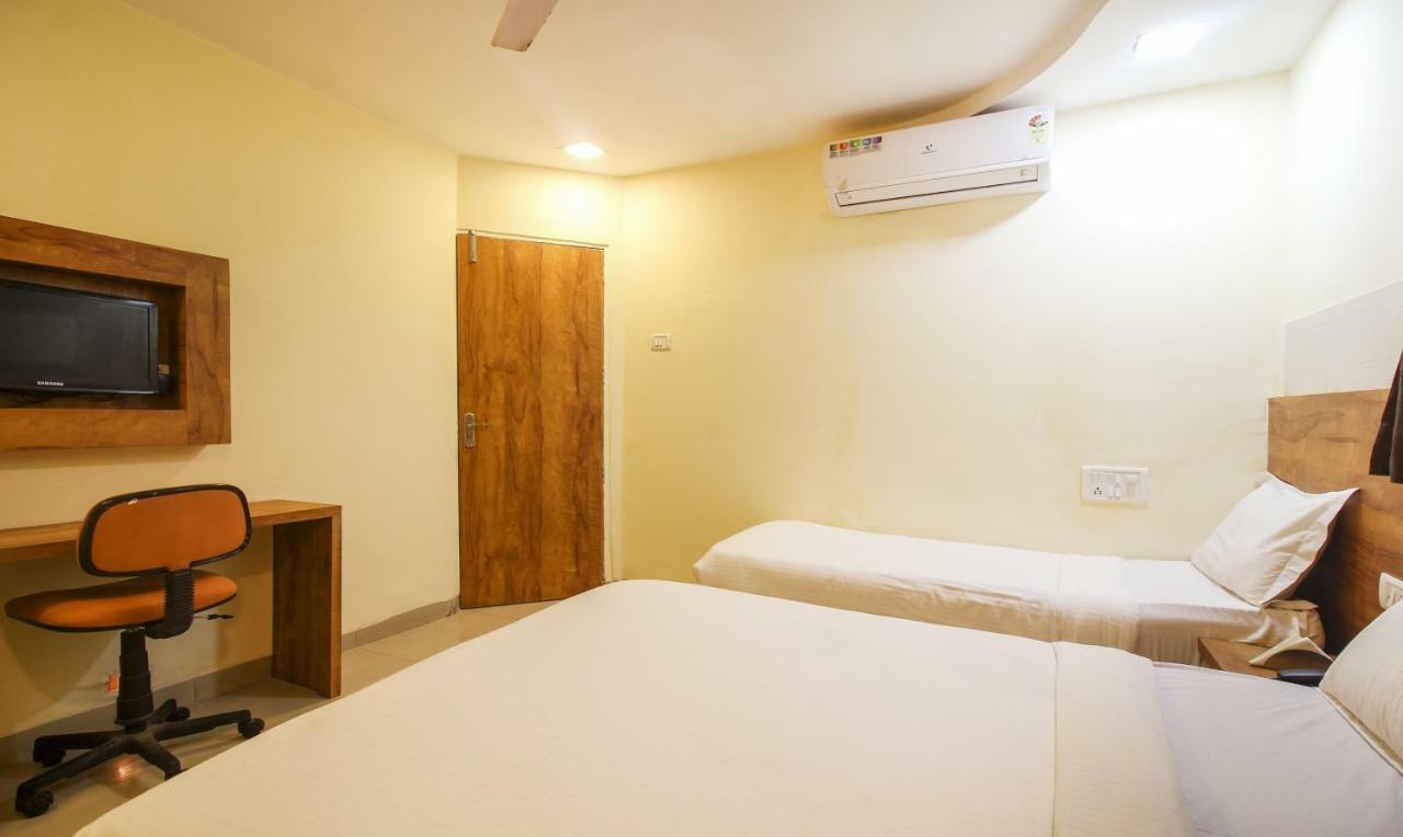 מומביי Tiba Hotel מראה חיצוני תמונה