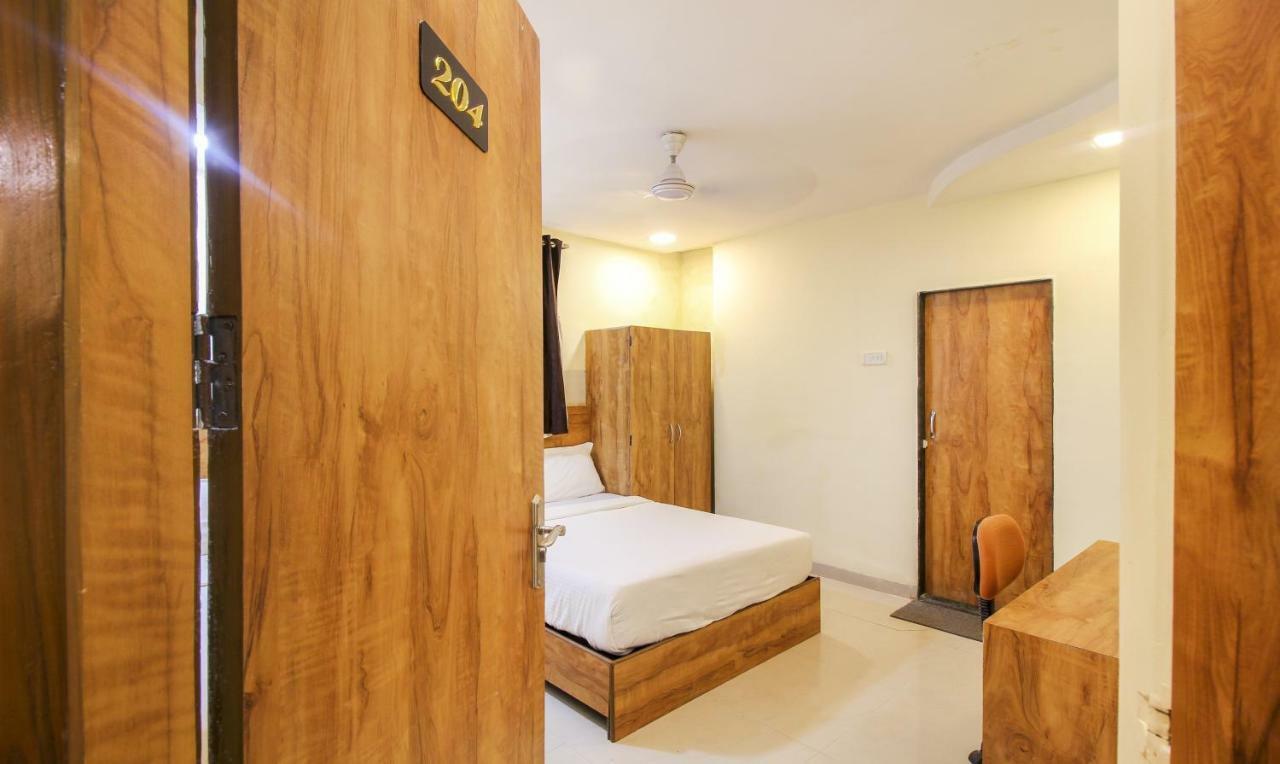 מומביי Tiba Hotel מראה חיצוני תמונה