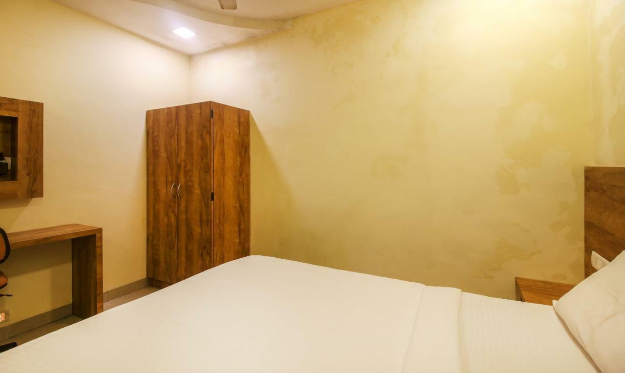 מומביי Tiba Hotel מראה חיצוני תמונה