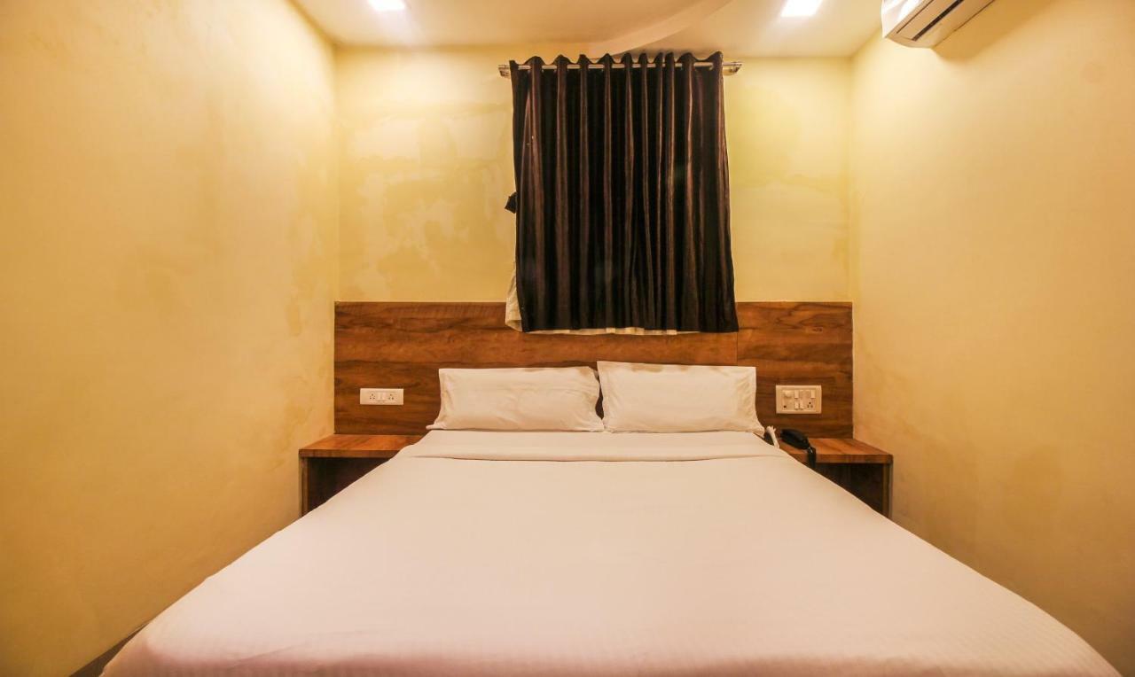 מומביי Tiba Hotel מראה חיצוני תמונה