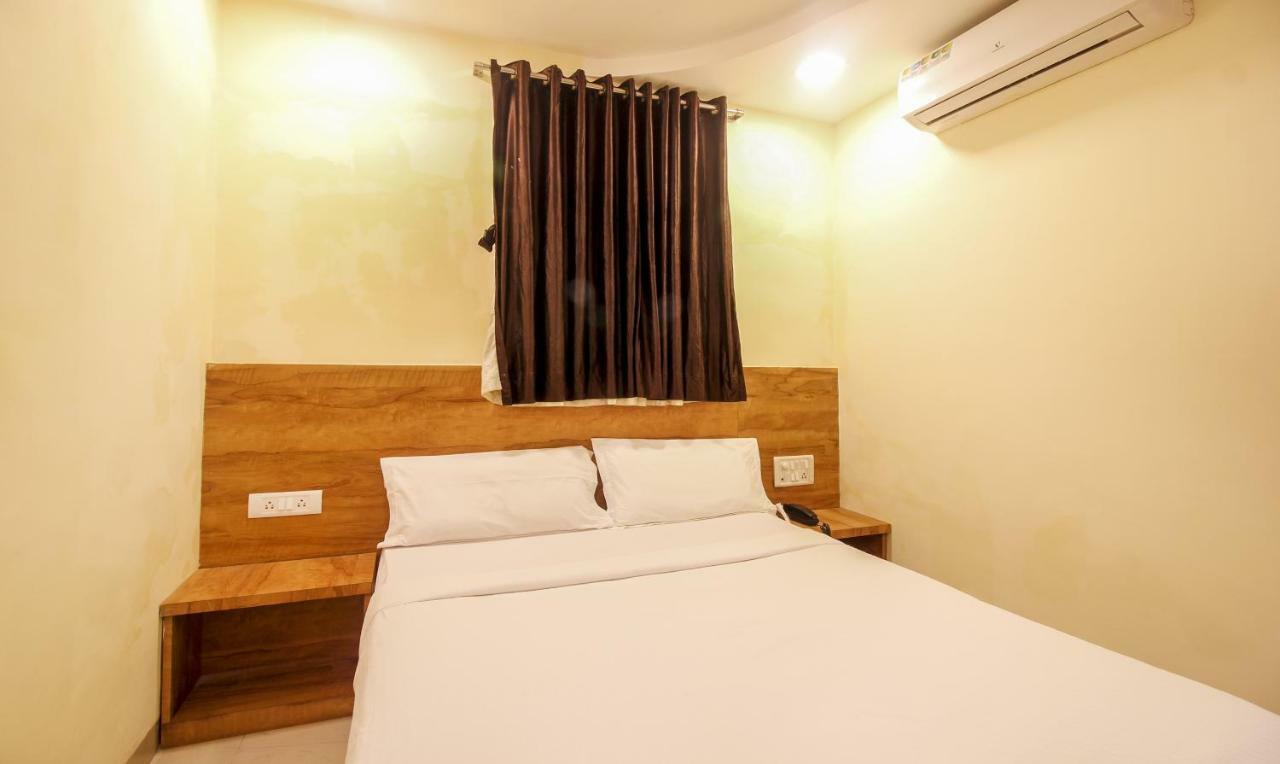 מומביי Tiba Hotel מראה חיצוני תמונה