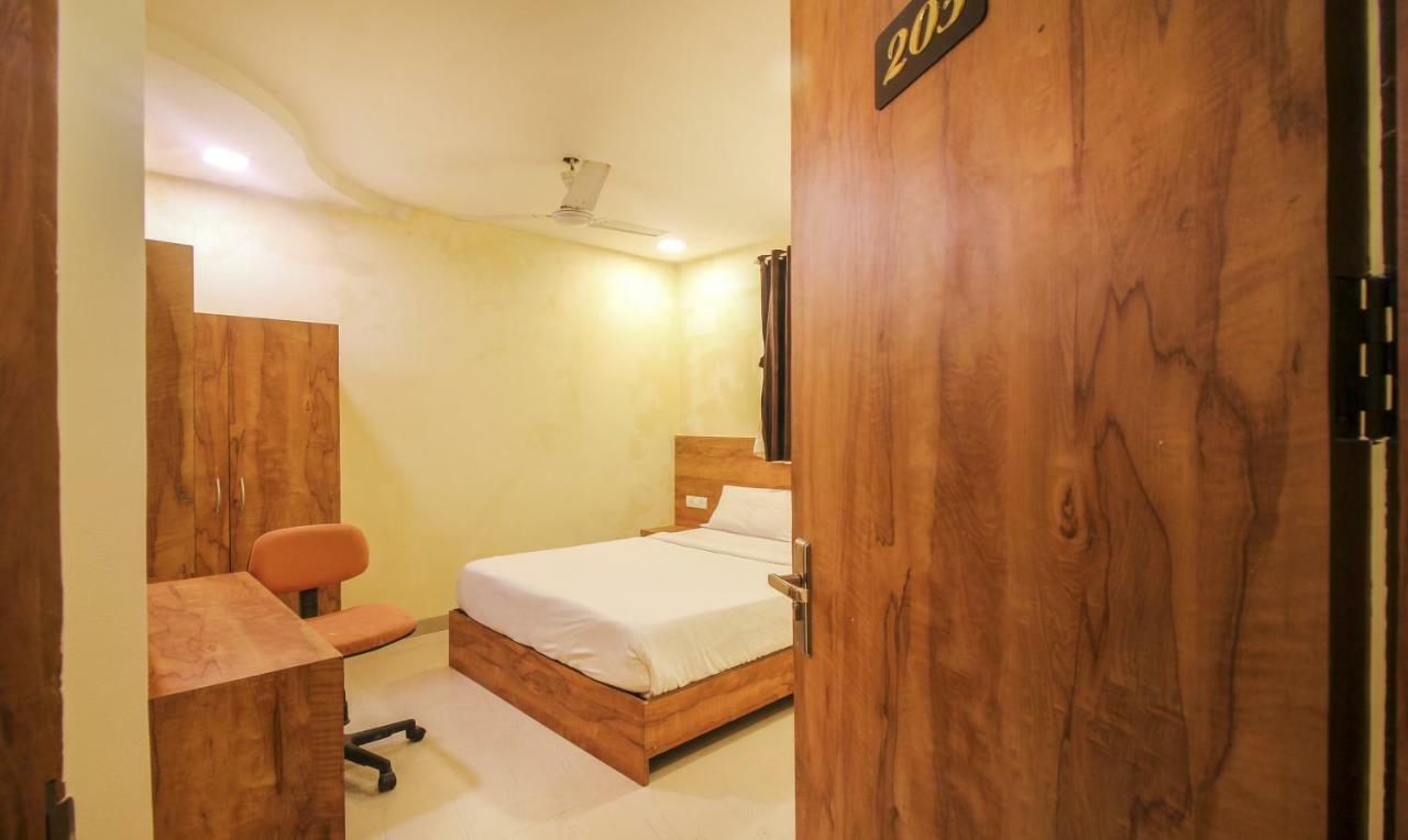מומביי Tiba Hotel מראה חיצוני תמונה