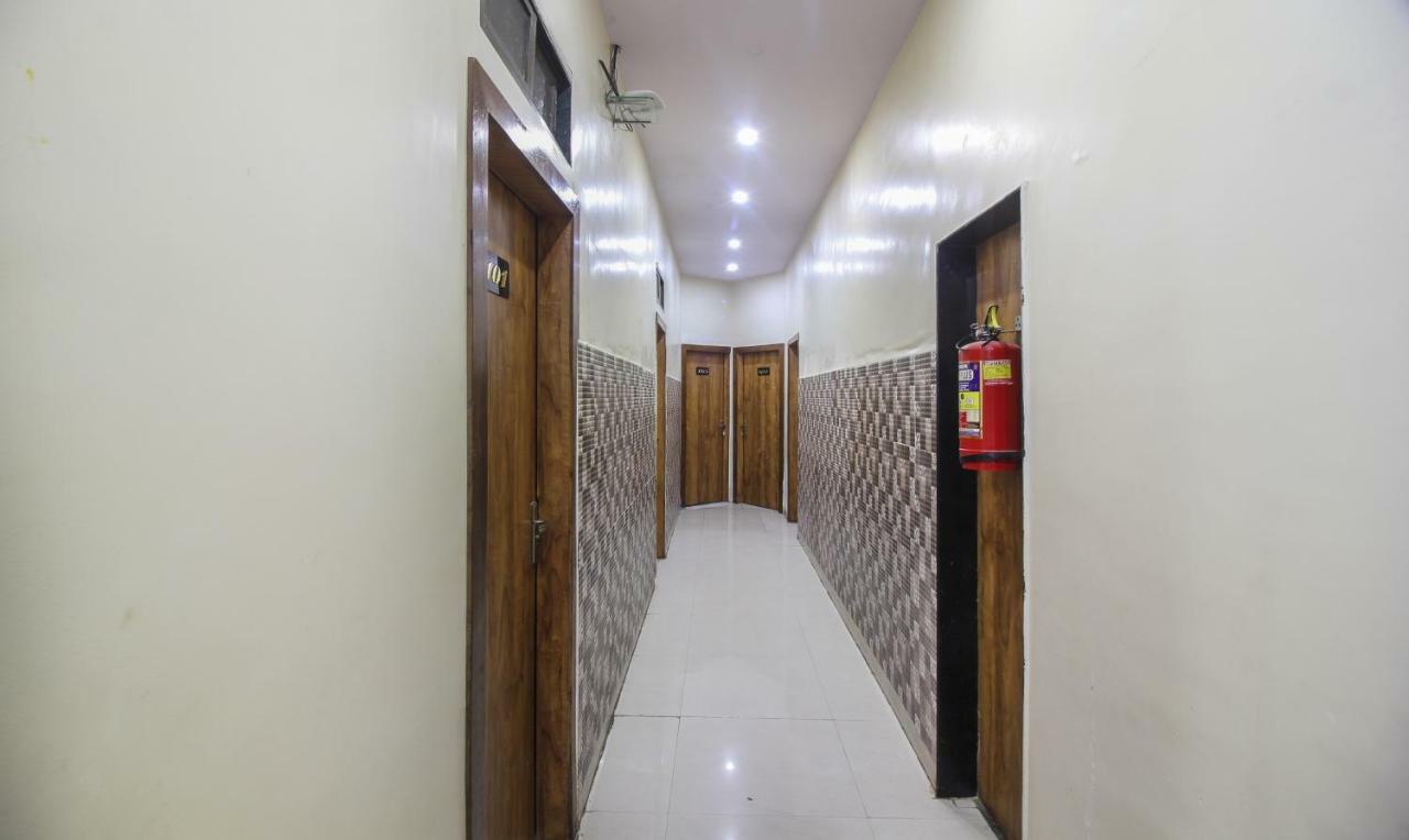 מומביי Tiba Hotel מראה חיצוני תמונה